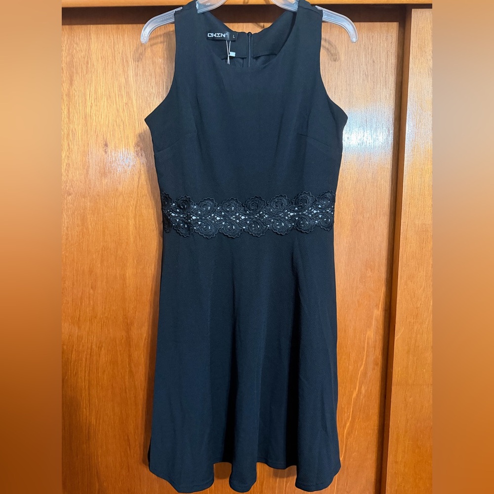 Chic Black Midi Dress with Lace Detail